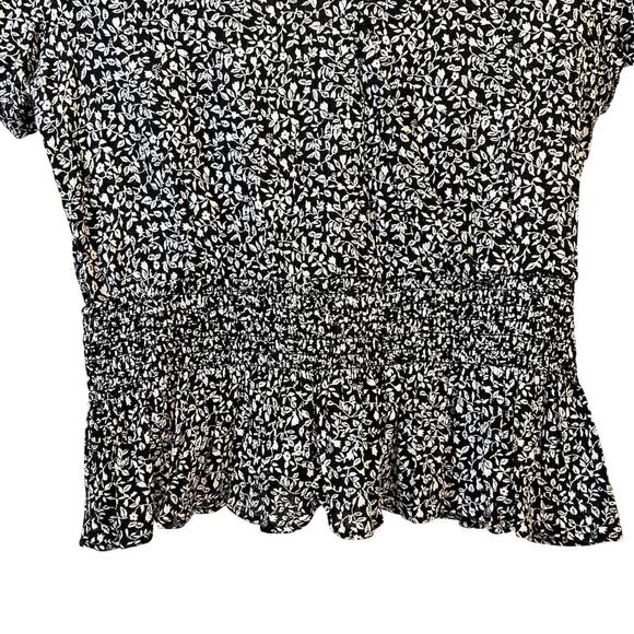 Feminine Boho Black & White Floral Flutter Sleeve Blouse Smocked Waist Medium - Picture 3 of 9
